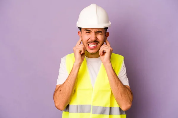 Young Hispanic Worker Man Isolated Purple Background Covering Ears Hands — Stock Photo, Image