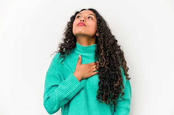 Young Hispanic Woman Isolated White Background Taking Oath Putting Hand — стоковое фото