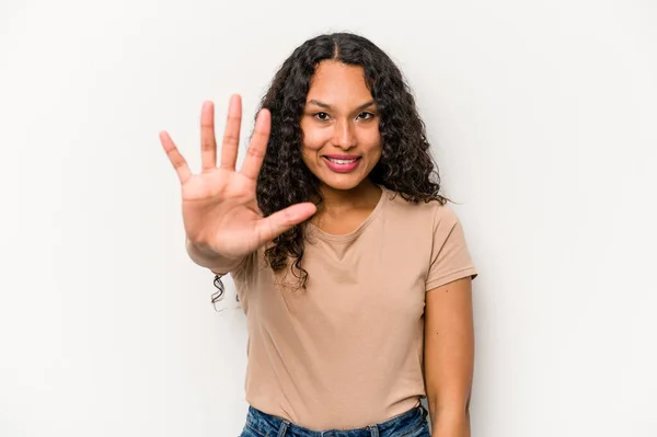 Young Hispanic Woman Isolated White Background Smiling Cheerful Showing Number — ストック写真