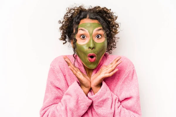 Young Hispanic Woman Wearing Facial Mask Isolated White Background Surprised — Stock Photo, Image