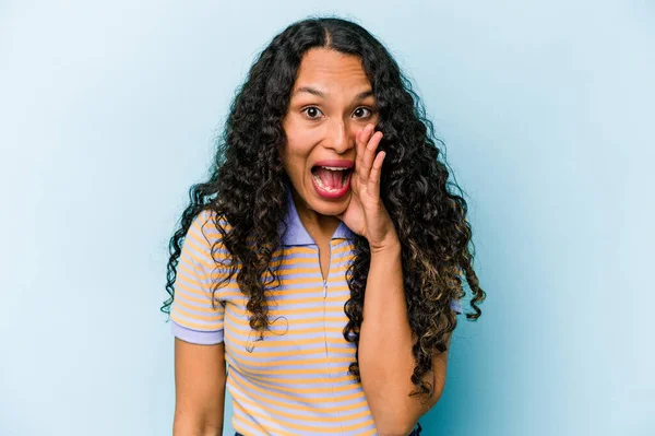 Young Hispanic Woman Isolated Blue Background Shouting Excited Front — Stock Photo, Image