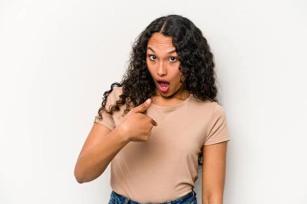 Young Hispanic Woman Isolated White Background Surprised Pointing Finger Smiling — Zdjęcie stockowe