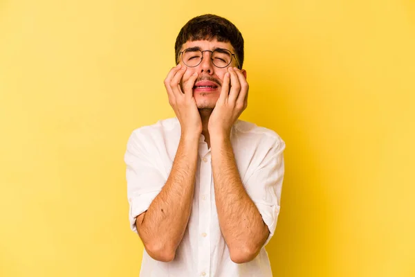 Young Caucasian Man Isolated Yellow Background Crying Unhappy Something Agony — Stock Photo, Image