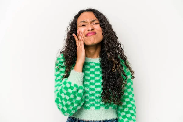 Giovane Donna Ispanica Isolata Sfondo Bianco Con Forte Dolore Denti — Foto Stock