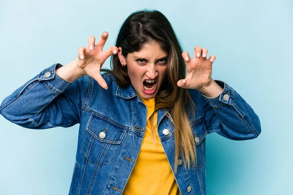 Junge Kaukasische Frau Isoliert Auf Blauem Hintergrund Aufgebracht Schreit Mit — Stockfoto