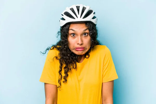 Young Hispanic Woman Wearing Helmet Bike Isolated Blue Background Shrugs — Stock Photo, Image