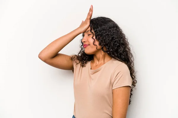 Young Hispanic Woman Isolated White Background Forgetting Something Slapping Forehead — Foto Stock