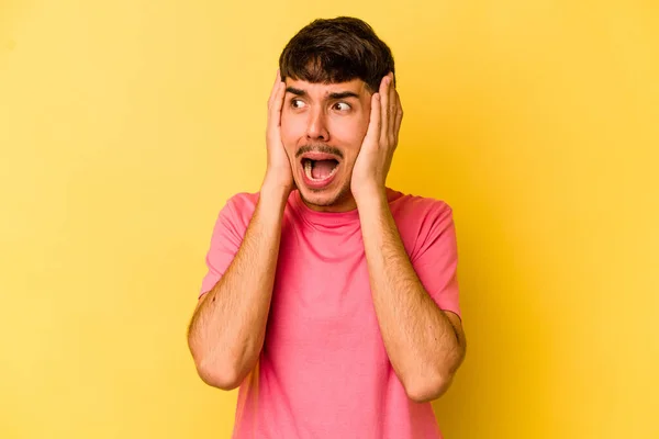 Young Caucasian Man Isolated Yellow Background Covering Ears Hands Trying — Stock Photo, Image