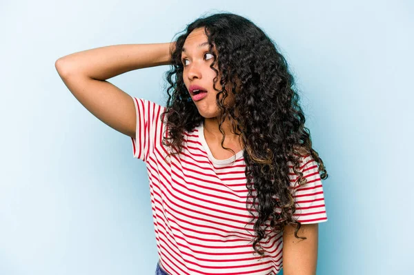 Young Hispanic Woman Isolated Blue Background Being Shocked She Has — Stock Photo, Image