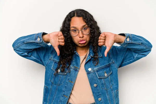 Young Hispanic Woman Isolated White Background Showing Dislike Gesture Thumbs — Stock fotografie