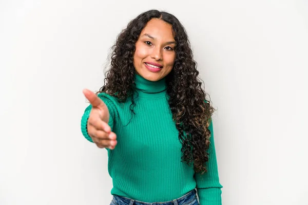 Young Hispanic Woman Isolated White Background Stretching Hand Camera Greeting — Stock Fotó