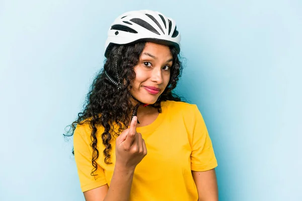 Young Hispanic Woman Wearing Helmet Bike Isolated Blue Background Pointing — Fotografie, imagine de stoc