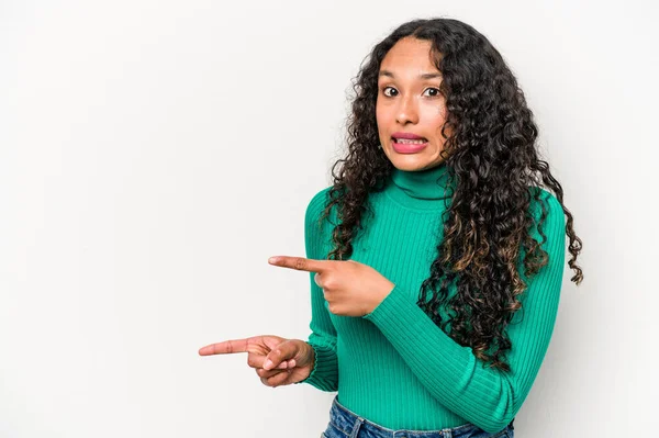 Young Hispanic Woman Isolated White Background Shocked Pointing Index Fingers — Stockfoto