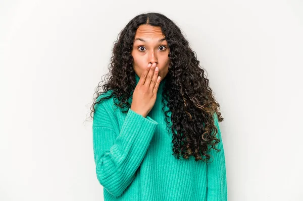 Young Hispanic Woman Isolated White Background Shocked Covering Mouth Hands — Stock Photo, Image