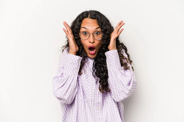 Young Hispanic Woman Isolated White Background Surprised Shocked — стоковое фото