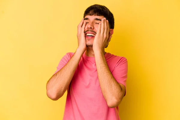 Young Caucasian Man Isolated Yellow Background Laughs Joyfully Keeping Hands — Stock Photo, Image