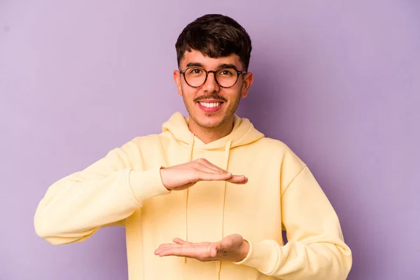 Young Caucasian Man Isolated Purple Background Holding Something Both Hands — Stock Photo, Image