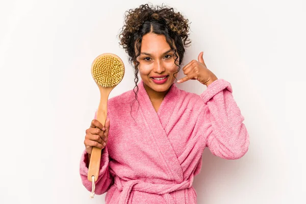 Young Hispanic Woman Holding Back Scratcher Isolated White Background Showing — Stock Photo, Image