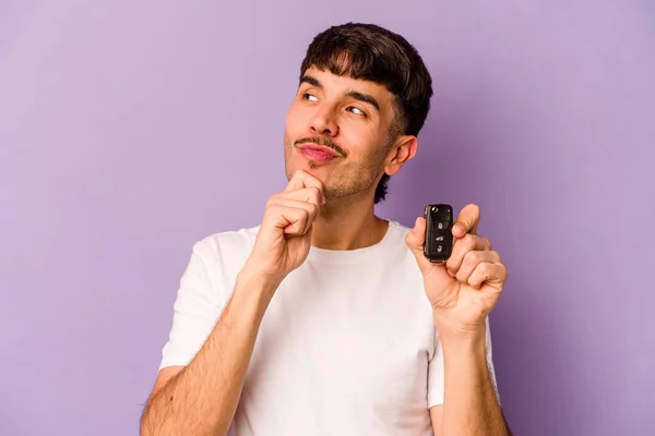 Young Hispanic Man Holding Keys Car Isolated Purple Background Looking — Stock Photo, Image