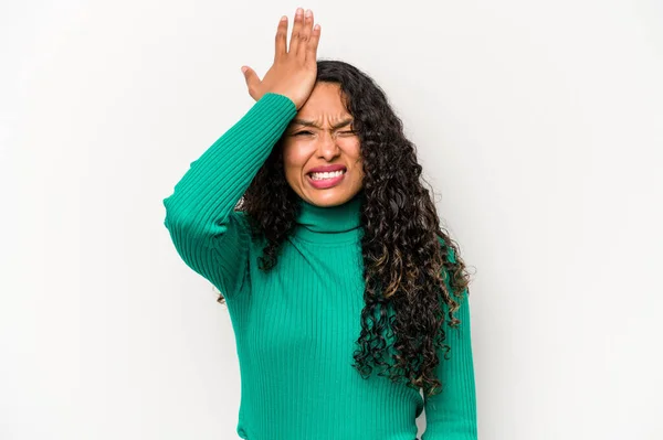 Young Hispanic Woman Isolated White Background Forgetting Something Slapping Forehead — Stockfoto