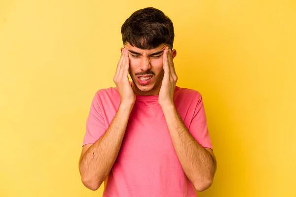 Young Caucasian Man Isolated Yellow Background Having Head Ache Touching — Stock Photo, Image