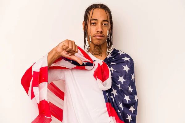 Joven Afroamericano Sosteniendo Una Bandera Americana Aislada Sobre Fondo Blanco —  Fotos de Stock