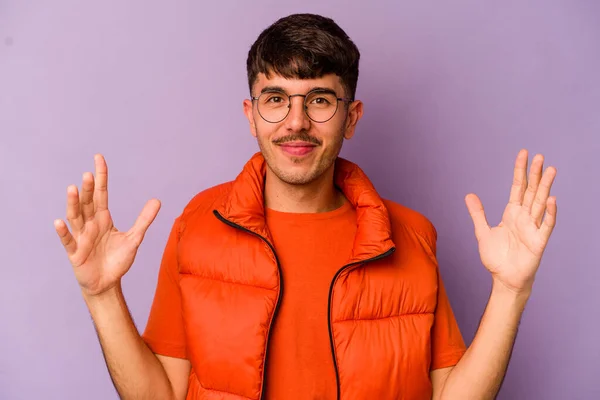 Young Caucasian Man Isolated Purple Background Holding Something Little Forefingers — Stock Photo, Image