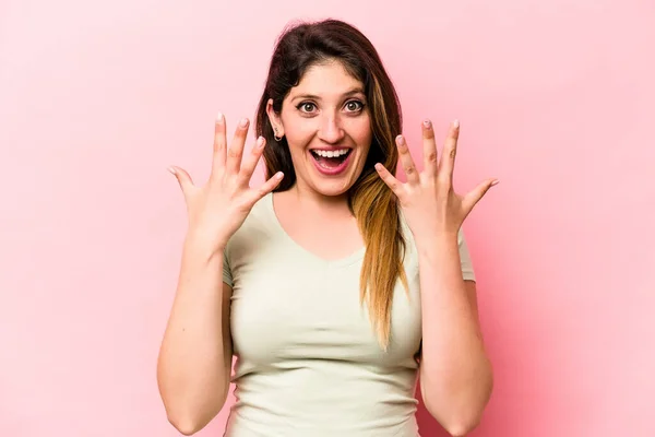 Young Caucasian Woman Isolated Pink Background Showing Number Ten Hands — Stock Photo, Image