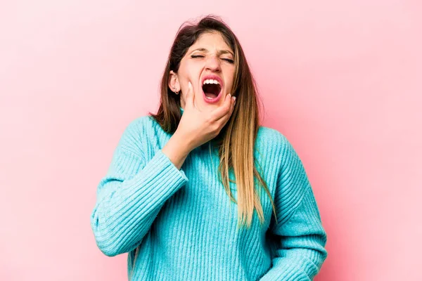 Giovane Donna Caucasica Isolata Sfondo Rosa Con Forte Dolore Denti — Foto Stock