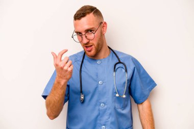 Beyaz arka planda izole edilmiş beyaz hemşire seni işaret ediyor sanki davet ediliyormuş gibi..