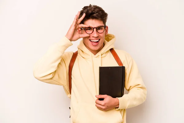 Junge Student Kaukasischen Mann Isoliert Auf Weißem Hintergrund Aufgeregt Halten — Stockfoto