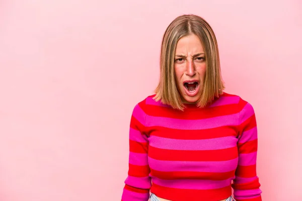 Young Caucasian Woman Isolated Pink Background Shouting Very Angry Rage — Stock Photo, Image