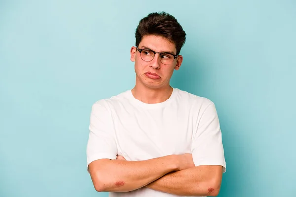 Young Caucasian Man Isolated Blue Background Tired Repetitive Task — Stock Photo, Image