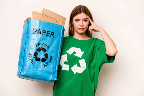 Jeune Femme Tenant Sac Recyclage Plein Papier Recycler Isolé Sur — Photo