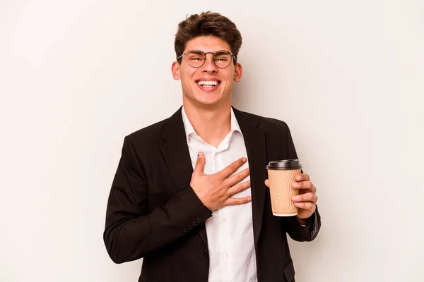 Ung Kaukasisk Affärsman Håller Takeaway Kaffe Isolerad Vit Bakgrund Skrattar — Stockfoto