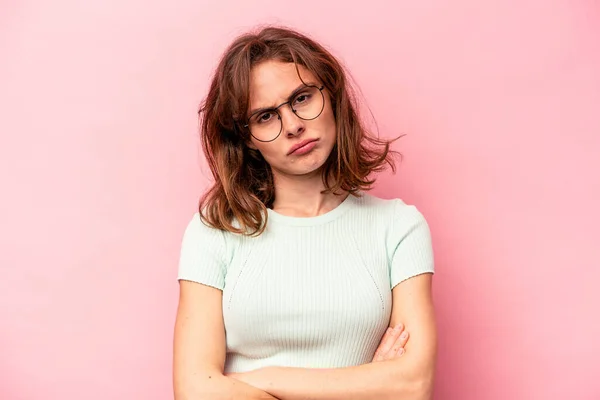 Mujer Caucásica Joven Aislada Sobre Fondo Rosa Que Está Aburrida —  Fotos de Stock