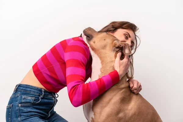 Jovem Caucasiana Com Seu Cão Isolado Fundo Branco — Fotografia de Stock