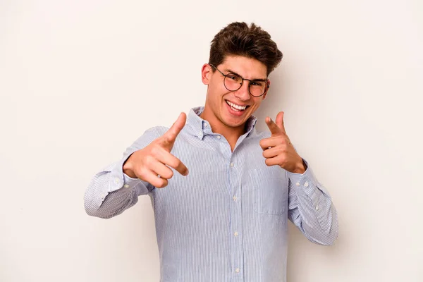 Jonge Blanke Man Geïsoleerd Witte Achtergrond Vrolijke Glimlachen Wijzen Naar — Stockfoto