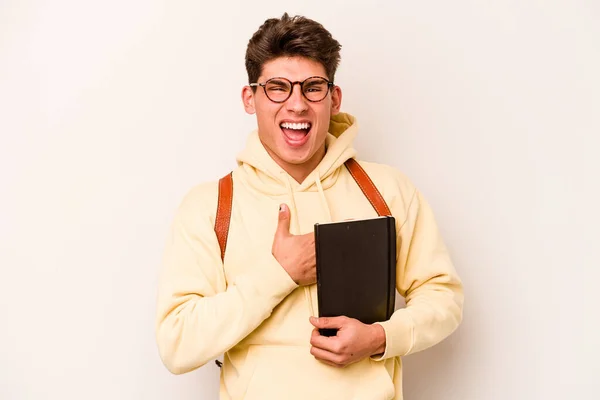 Jonge Student Kaukasische Man Geïsoleerd Witte Achtergrond Lacht Uit Luid — Stockfoto