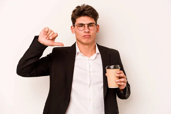 Junger Kaukasischer Geschäftsmann Der Auf Weißem Hintergrund Isoliert Kaffee Zum — Stockfoto