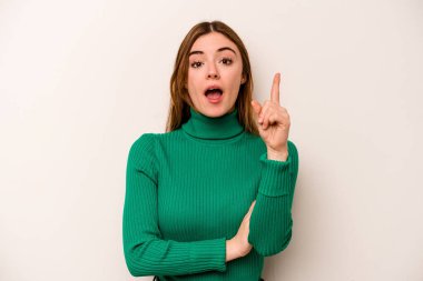 Beyaz arka planda izole genç beyaz kadın bir fikri, ilham konsepti var.