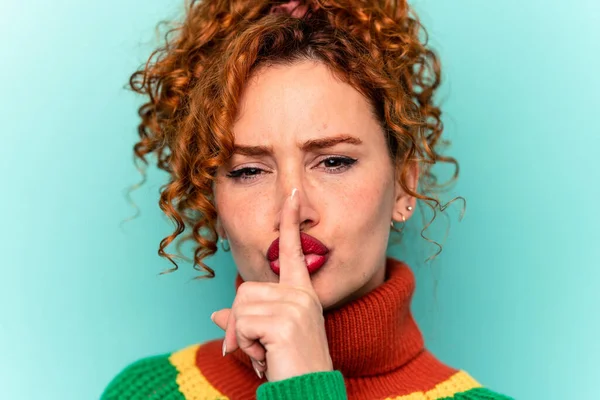 Young Ginger Caucasian Woman Isolated Blue Background — Stock Photo, Image