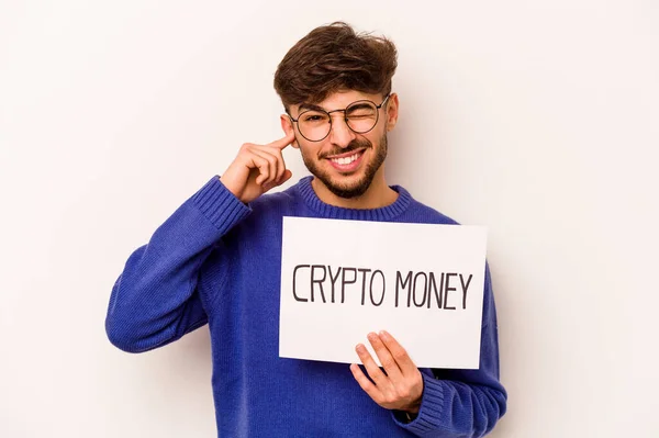 Giovane Uomo Ispanico Possesso Cartello Cripto Denaro Isolato Sfondo Bianco — Foto Stock