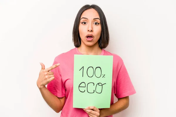 Jonge Spaanse Vrouw Met 100 Eco Placard Geïsoleerd Witte Achtergrond — Stockfoto