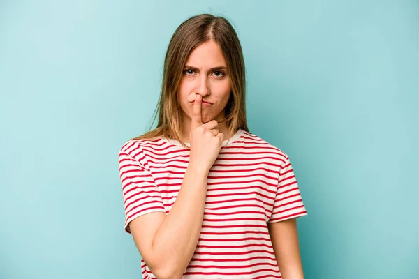 Young Caucasian Woman Isolated Blue Background Thinking Looking Being Reflective — Stock Photo, Image