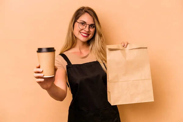 Restaurante Garçom Caucasiano Mulher Segurando Tomar Café Saco Isolado Fundo — Fotografia de Stock