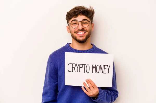 Giovane Uomo Ispanico Possesso Cartello Cripto Denaro Isolato Sfondo Bianco — Foto Stock