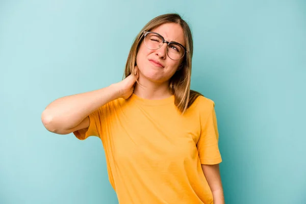 Young Caucasian Woman Isolated Blue Background Having Neck Pain Due — Stock Photo, Image