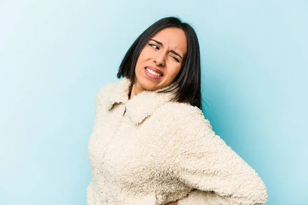 Young Hispanic Woman Isolated Blue Background Suffering Back Pain — Stock Photo, Image
