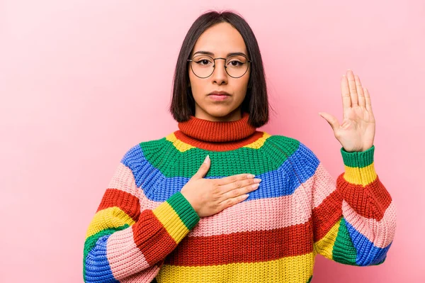 Young Hispanic Woman Isolated Pink Background Taking Oath Putting Hand — Stock Photo, Image